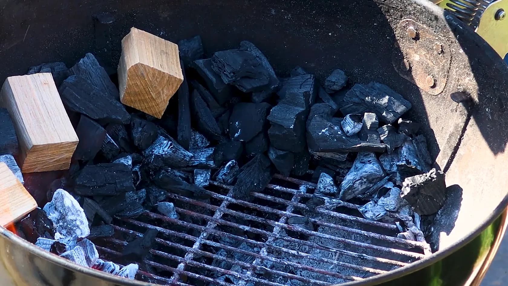 Snake Method - Long-Duration Cooking with KOM Charcoal